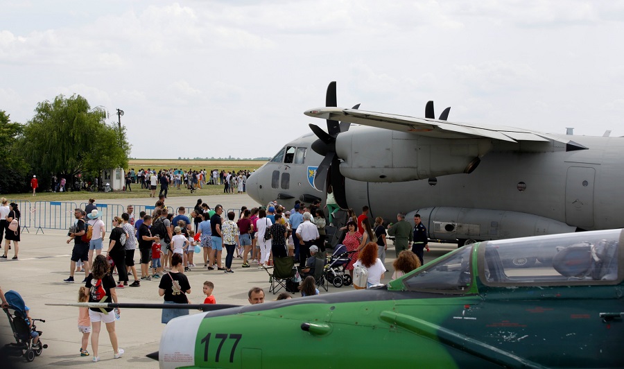 Spectacol pe cer, la Boboc. Peste 12 mii de persoane au participat la mitingul aviatic