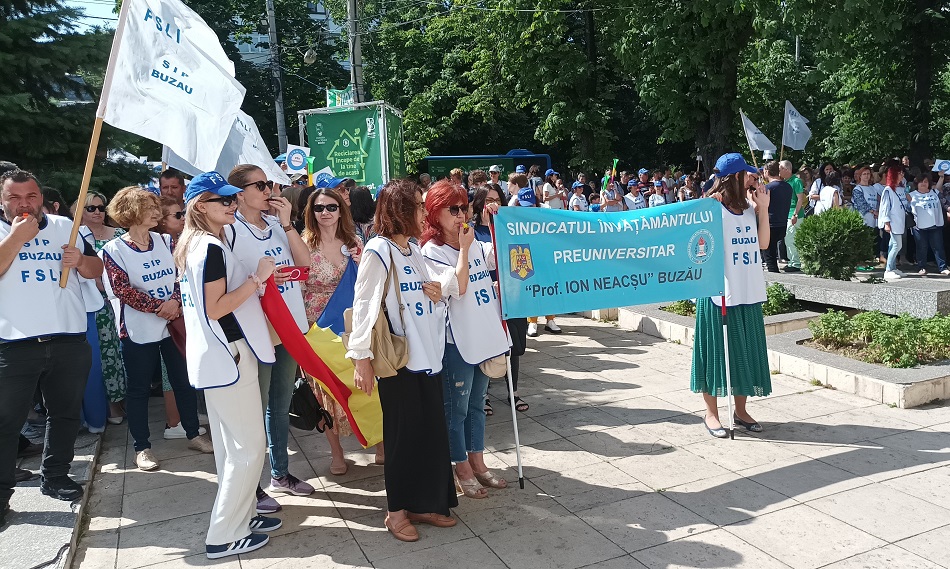Dascălii, a treia săptămână în stradă. Greva continuă dar zeci de dascăli au revenit la catedră