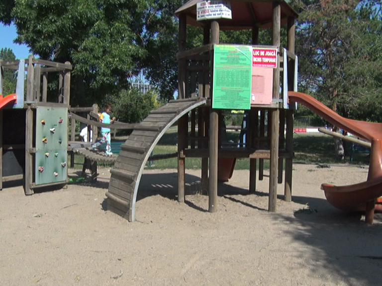 Interzis copiilor. Patru locuri de joacă, închise temporar