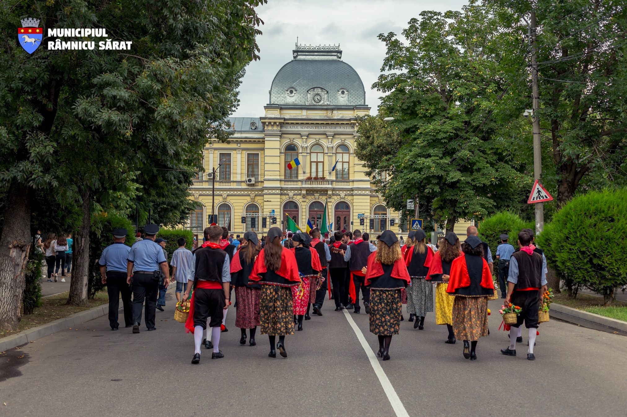 Două zile animate, la Râmnicu Sărat. Paradă și dansuri populare