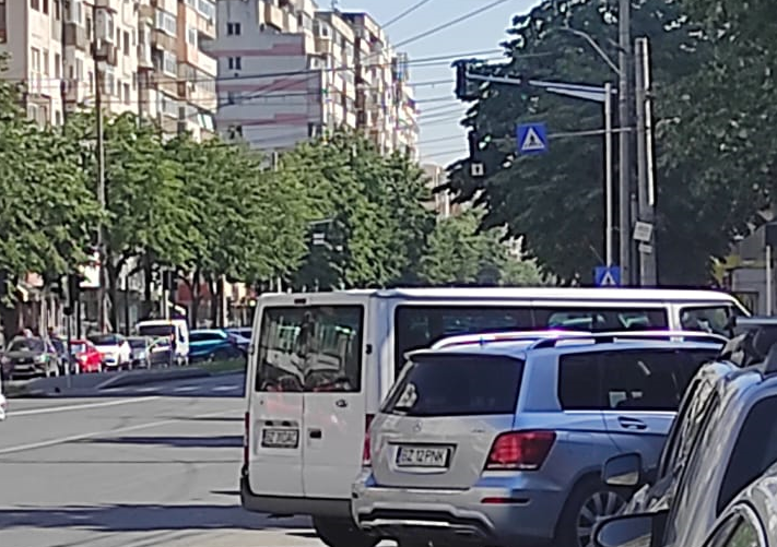 Verde sau roșu? Culorile semafoarelor noi nu se disting prea bine