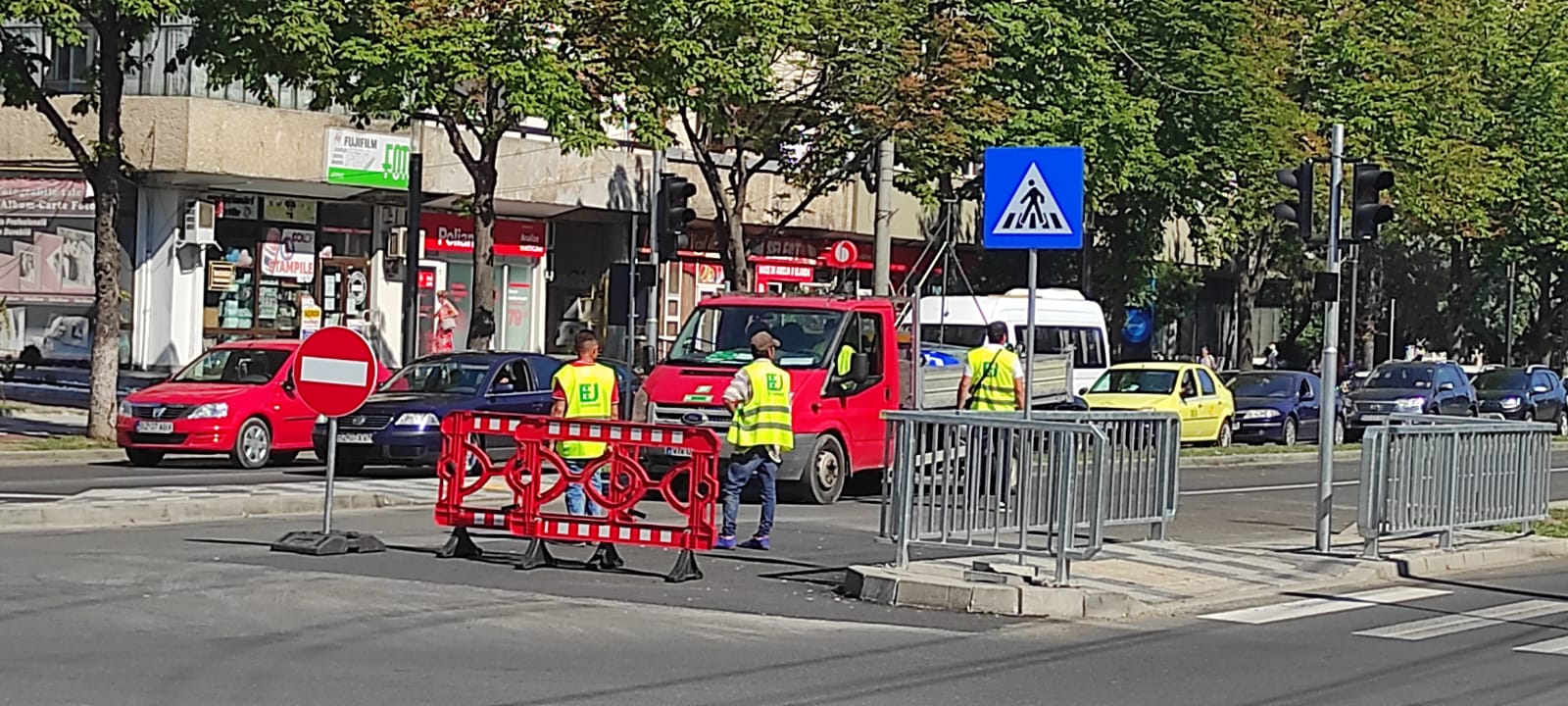 Restricții pe Unirii. Se va circula pe benzile de transport în comun