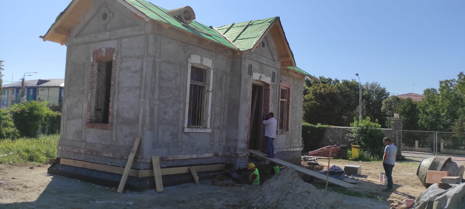 Casa grădinarului. Lucrarea este gata în proporție de 90%