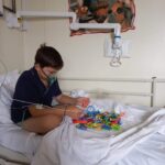(UPDATE/FOTO) Copilul unui tânăr preot buzoian are nevoie de ajutorul nostru. Suferă de leucemie. Apelul tatălui