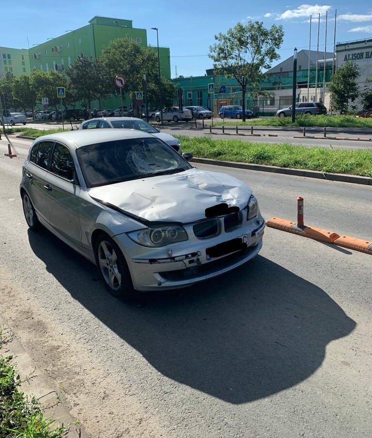 (UPDATE/FOTO) Doi bărbați, răniți grav pe trecerea de pietoni. Șoferul a fugit!