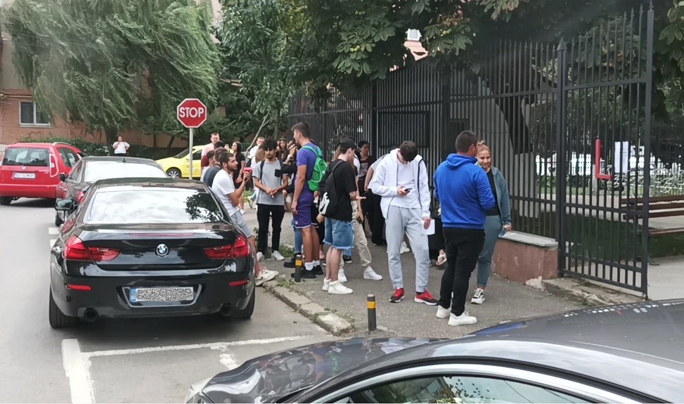 A început “Bac”-ul de toamnă. Reacțiile absolvenţilor, după proba scrisă la Limba Română