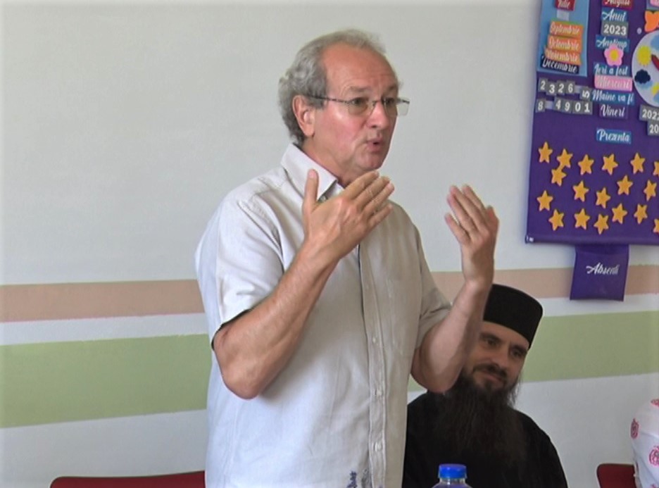 Dan Puric, la Buzău: “Ei cum să crească, dacă nu au modele în față? Se fac eforturi în învățământ ca ei să nu mai aibă repere valorice”