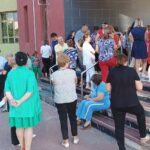 Protest spontan la A.J.F.P. Buzău. Aproape o sută de angajați au oprit lucrul și au ieșit în stradă