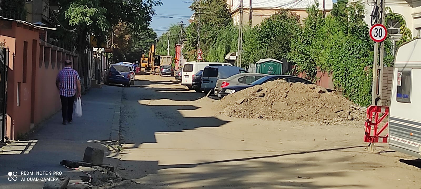 Sens unic suspendat. Pe strada Bucegi se circulă cu dificultate