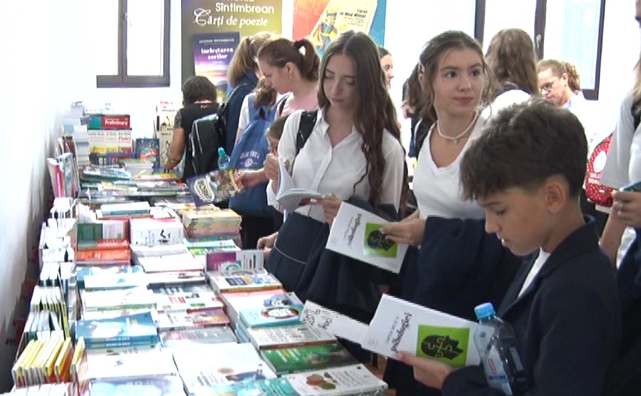 Cortul cu cărți. Târgul de carte Gaudeamus în Piața Daciei