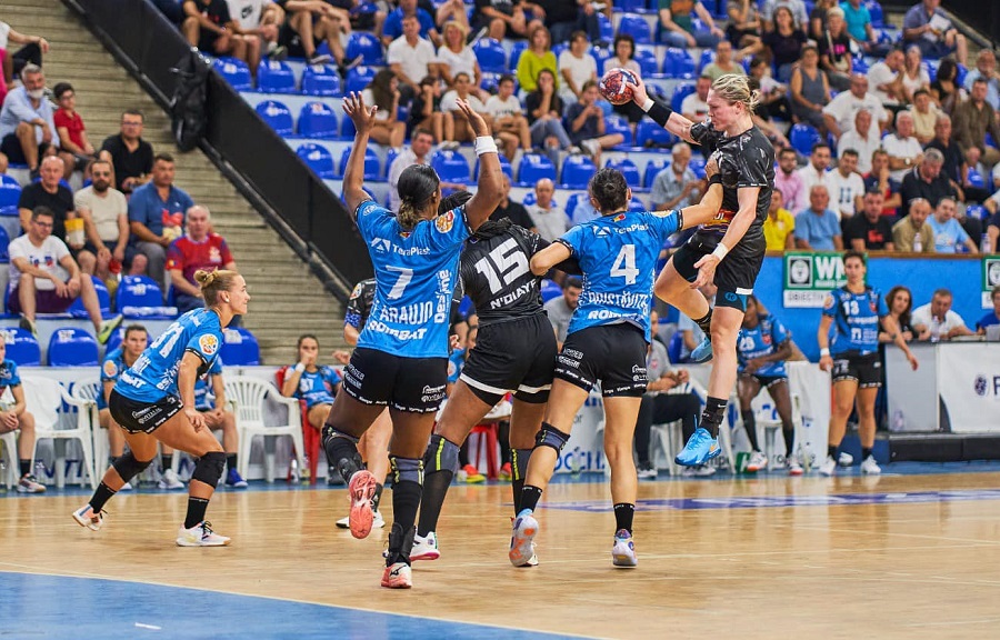 Spectacolul Ligii Florilor revine în Sala Sporturilor. CS Dacia Mioveni, adversarul de sâmbătă al Gloriei