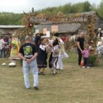 Festival în premieră, lângă Vulcanii Noroioși. Au participat la eveniment și zeci de turiști străini