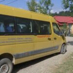 Calvar pentru zeci de copii din Bisoca. Obligați să facă naveta, după ce le-au fost desființate școlile