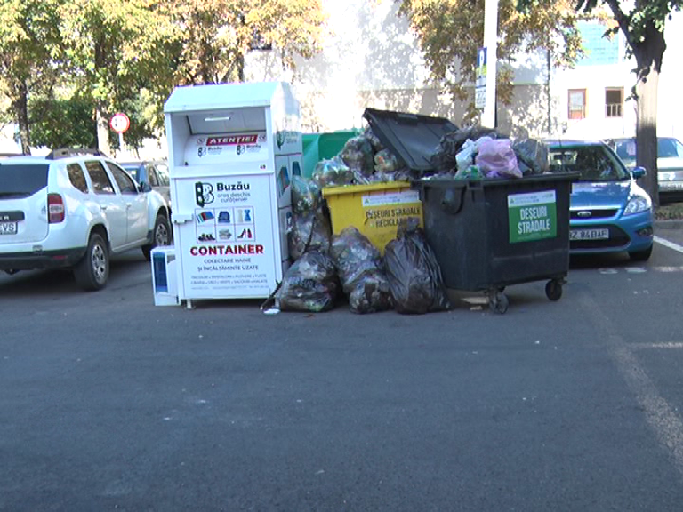Stop colectării separate. Biodegradabilele de la blocuri vor fi colectate ca și până acum.