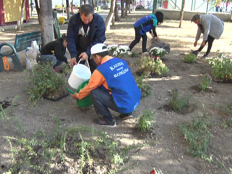 Curățenie japoneză. Președintele „Clean up Japan” face curățenie la Buzău