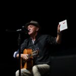 Un îndrăgit cântăreț de folk își lansează albumul ,,Viu", la Centrul Cultural ,,Florica Cristoforeanu" din Râmnicu Sărat