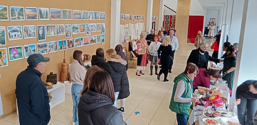 Tradițiile și obiceiurile buzoiene, promovate printr-o expoziție-eveniment. Un plugușor vechi de peste un secol este „vedeta” expoziției