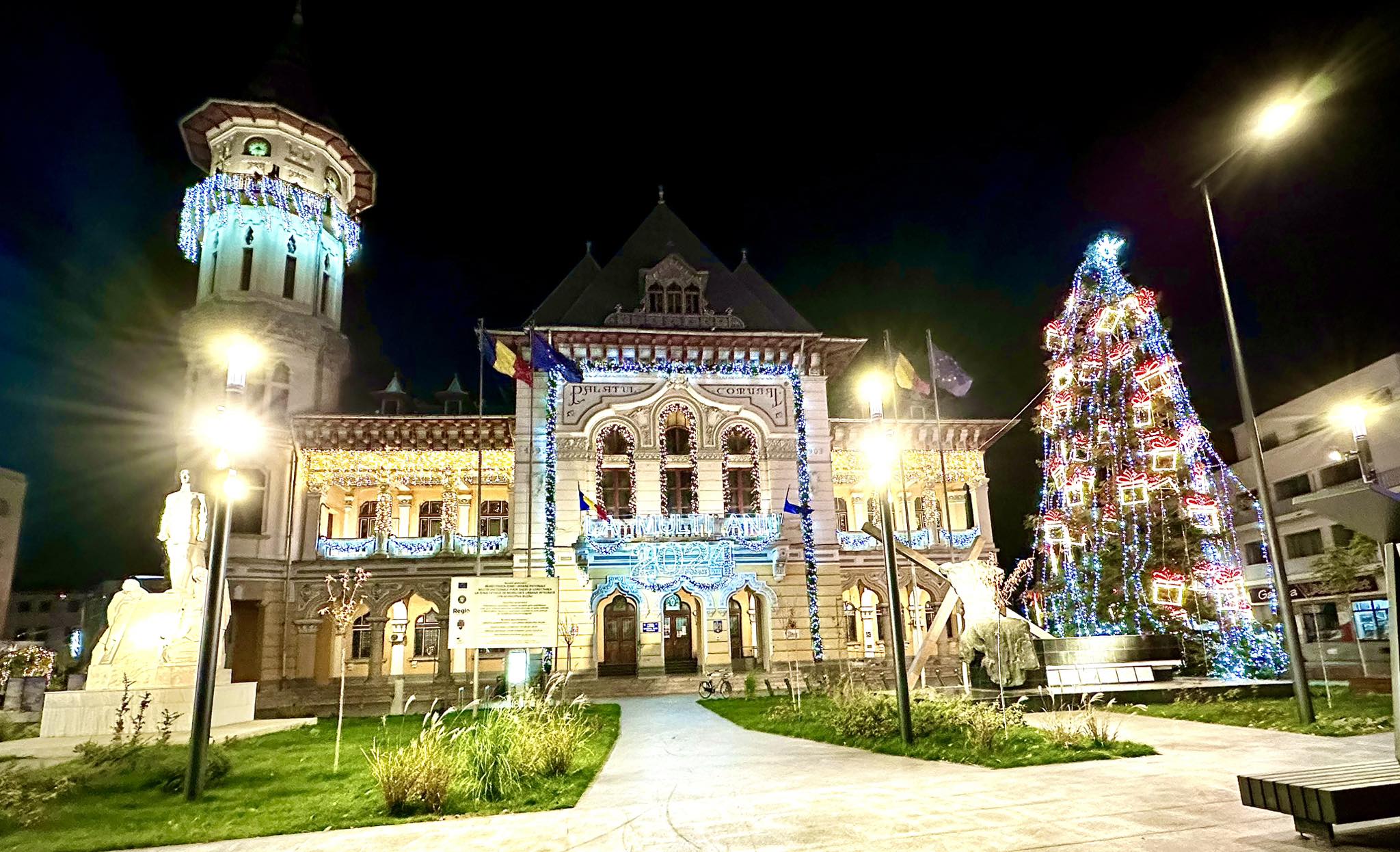 AZI și MÂINE. LUMINARIUM, spectacol inedit în fața Palatului Comunal