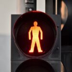 Galben intermitent. Semafor cu buton setat astfel între anumite ore