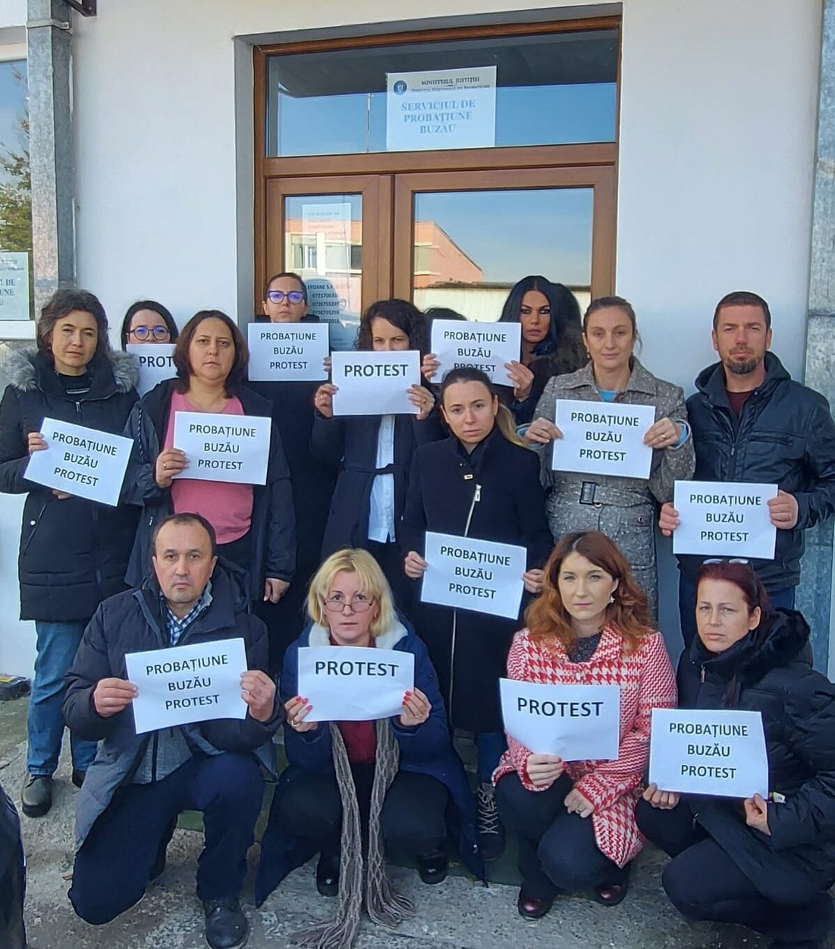 AZI. Protest în fața Prefecturii. Revendicările consilierilor de probațiune