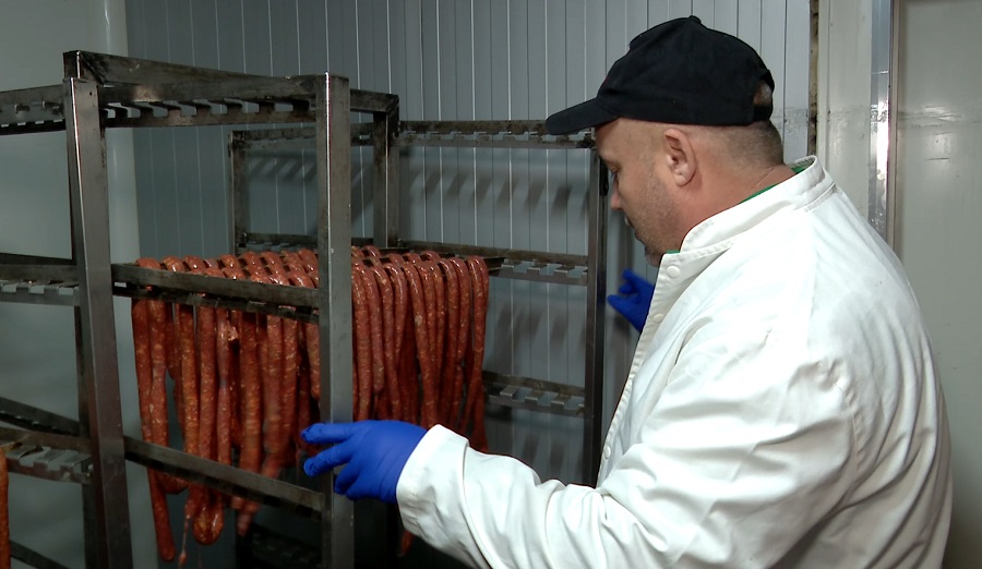 Afumăturile, la mare căutare în aceste zile. Cele mai multe comenzi, de la buzoienii din Diaspora