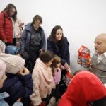Surpriză de neuitat pentru copii, de la Moș Nicolae. Aproximativ 1000 de micuți au asistat la spectacolul „Capra cu 3 iezi”