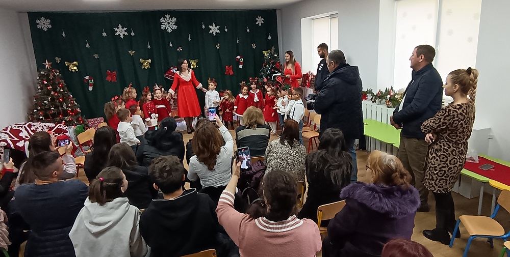 Serbare emoționantă, la Grădinița Vernești. Cei mici s-au întâlnit cu Moș Crăciun