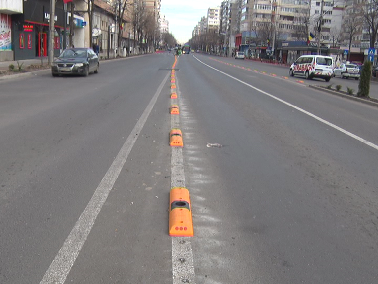 S-au rărit separatoarele pe Unirii. Care este explicația