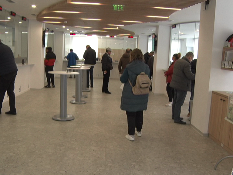 Plăți fără cozi. Aplicație nouă la Direcția Economică