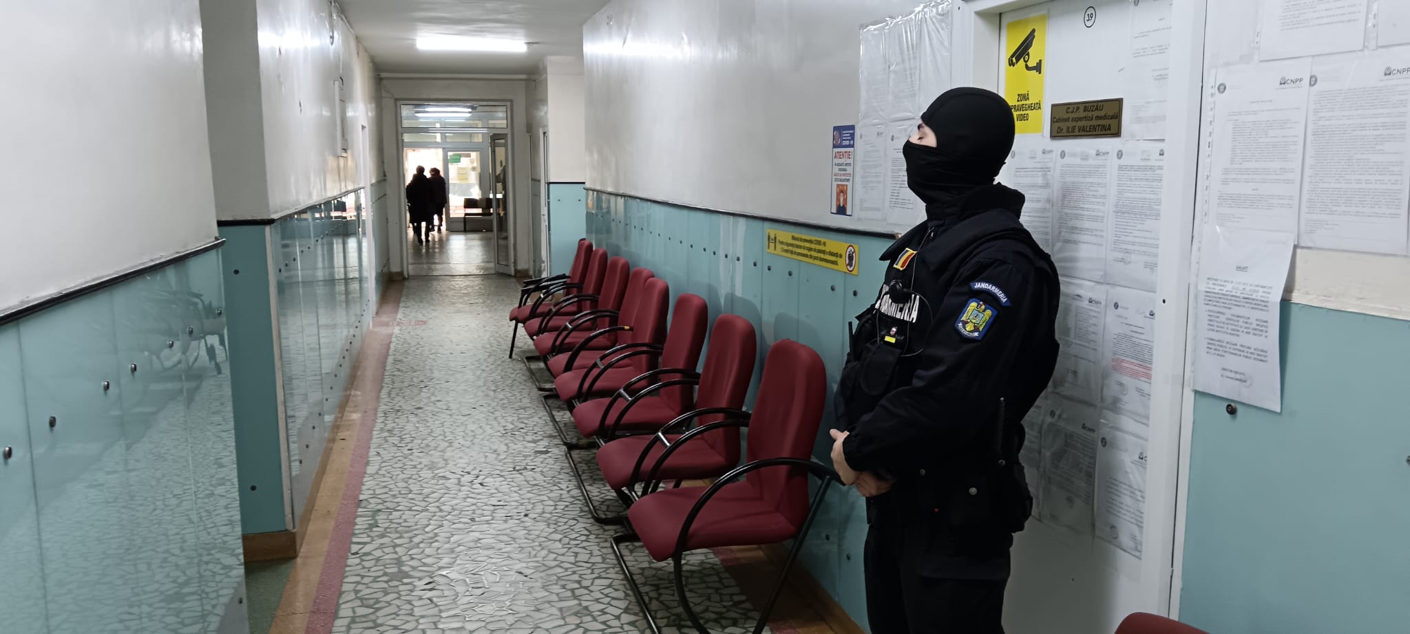 PERCHEZIȚII. Medici și asistente medicale, în vizor pentru fapte de corupție.  Descinderi la Policlinica 23 August
