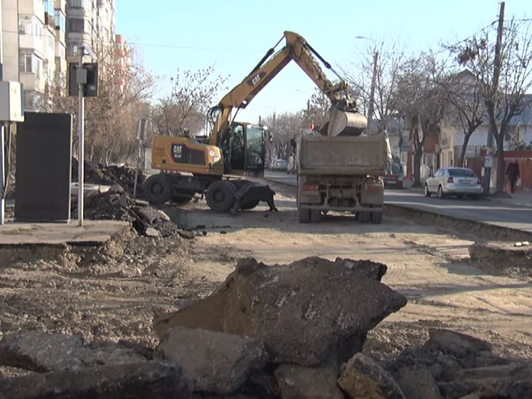 Cum se circulă pe bulevardul 1  Decembrie 1918? Buzoienii ocolesc zona de șantier