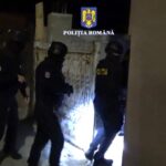 Percheziții de amploare la suspecți de proxenetism. Mai mulți râmniceni, „luați pe sus” de mascații Poliției