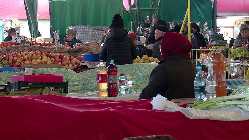 Bate vânt de pagubă în piețe. Produsele îngheață, iar clienții sunt din ce în ce mai puțini