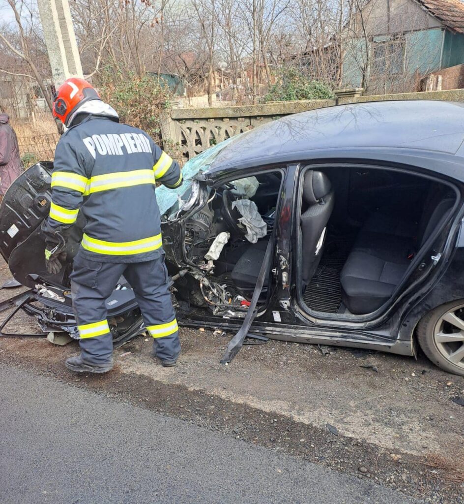 (UPDATE/VIDEO) Grav accident pe E 85, la Cioranca. Persoană încarcerată