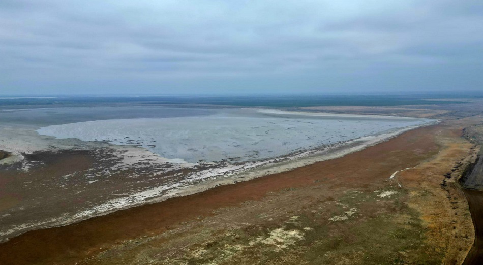 Balta Amara dă semne de revenire. Într-o porțiune din albie s-a acumulat din nou apă