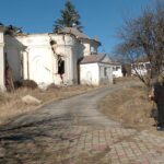 Turism printre ruine. Mănăstirea Rătești ar putea intra într-un circuit turistic
