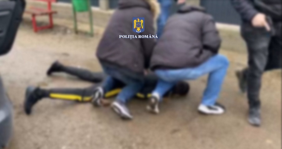 Hoți săltați din trafic de polițiști. Bărbații erau căutați după ce dăduseră zeci de spargeri