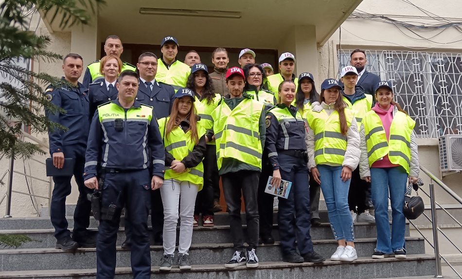 Născuți de Ziua Poliției. 11 elevi buzoieni au fost „Polițiști pentru o zi”