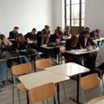 (VIDEO) Zi încărcată de emoții la Colegiul Eminescu. Prima zi de cursuri în băncile sediului de pe Independenței