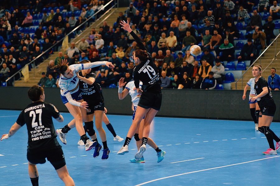 Fără mari emoții. Gloria s-a impus acasă, cu Târgu Jiu