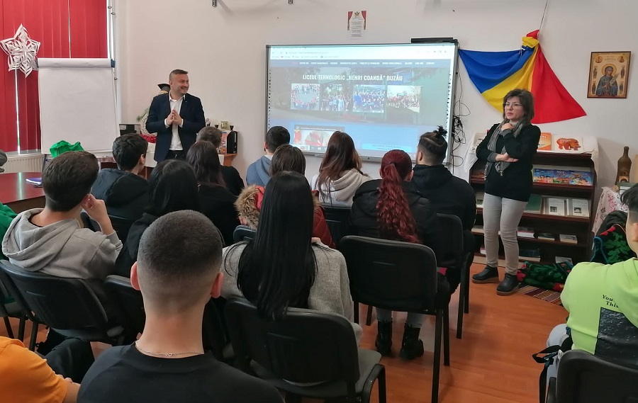 Consumul de droguri, „prevenit” doar cu doi specialiști. Unul dintre specialiștii antidrog este șeful instituției