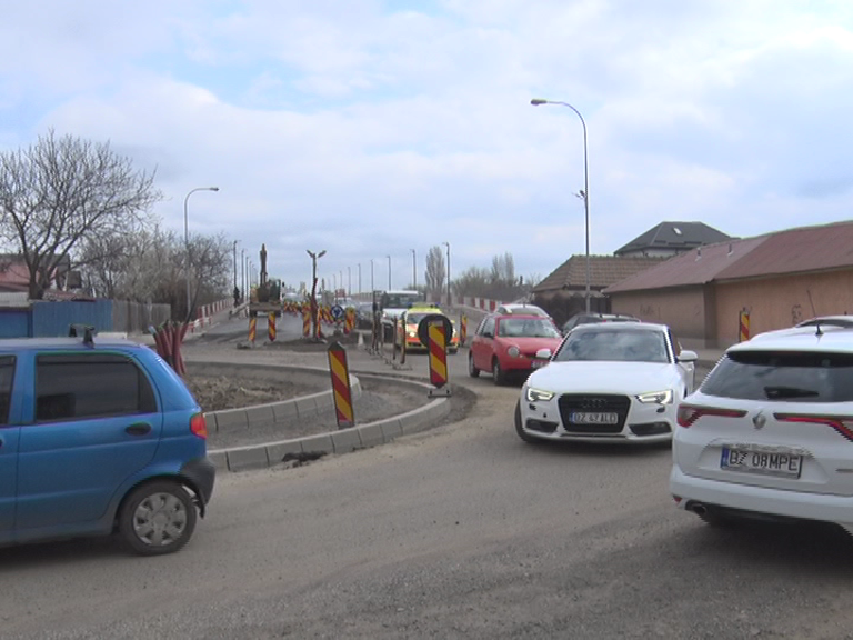 Termen limită, trei săptămâni. Primăria promite remedierea rondului de la Drăgaică