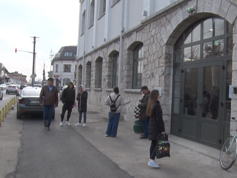 Evidența Persoanelor. Direcția funcționează în sediul de la Bazar.