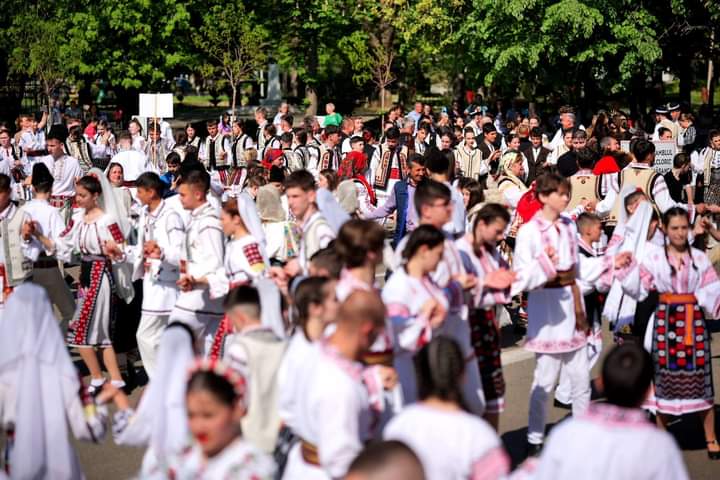 (UPDATE/VIDEO) Nea Mărin, la Râmnicu Sărat. Festival național nou și parada costumelor