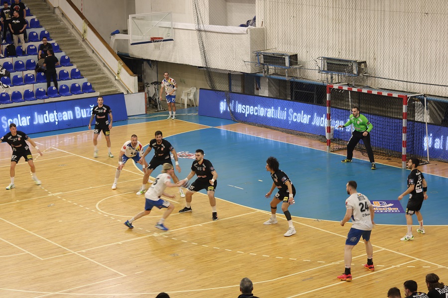 Dinamo, de nebătut. Campioana s-a impus aseară, în compania celor de la HC Buzău