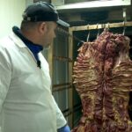 Afumăturile specifice de Paște, la mare căutare. Carmengeriile încep deja să livreze bunătăți buzoienilor din Diaspora