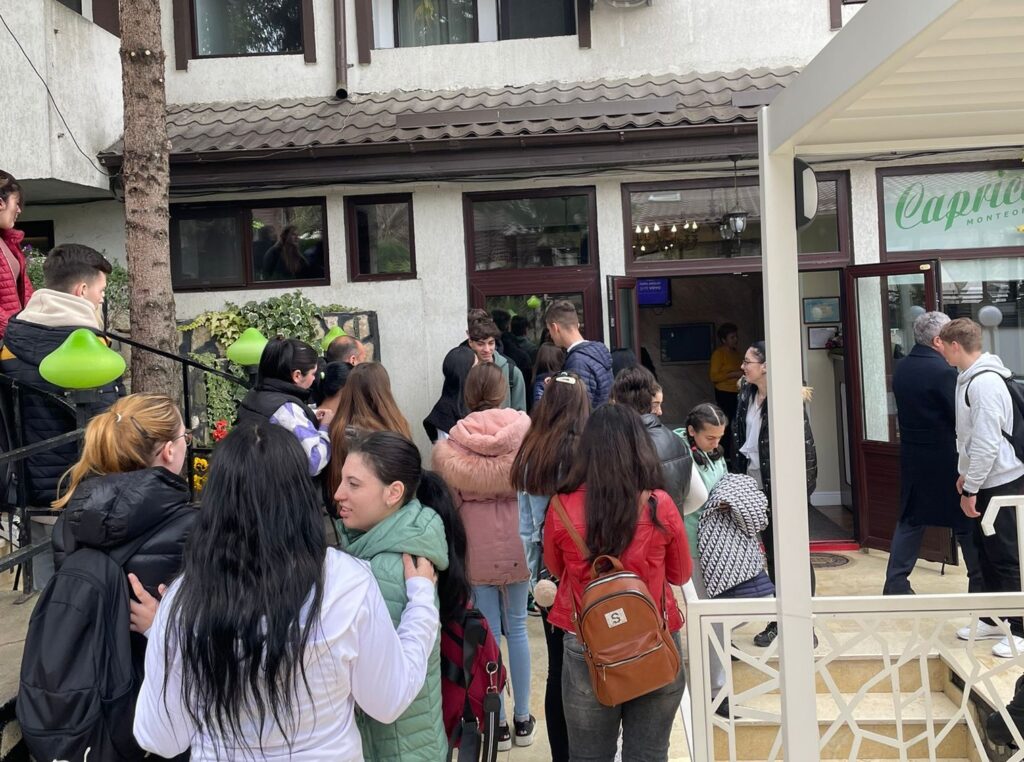 Locuri de muncă disponibile în domeniul HoReCa. Primăria organizează o bursă