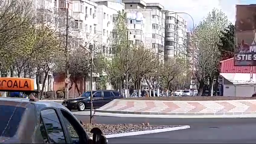 S-a pus asfalt. Cum se prezintă traficul de la giratoriul Drăgăicii