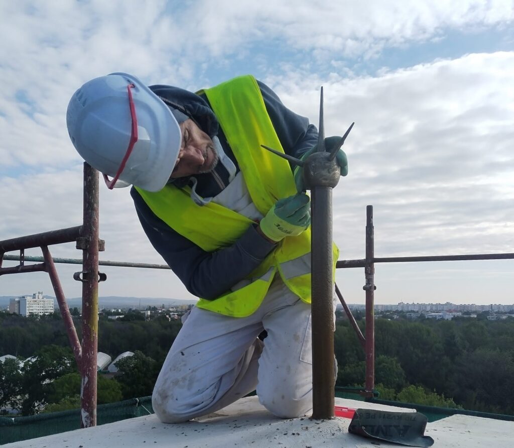 Monument în lucru. Se reabilitează Obeliscul