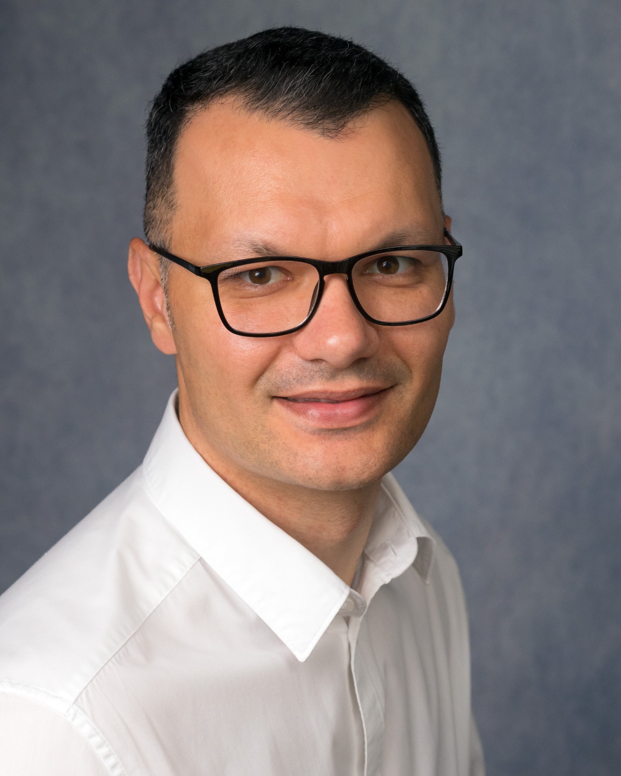Candidatul Alianței Dreapta Unită pentru Primaria Buzău, Florin Dragulin, le-a transmis buzoienilor, printr-o postare în mediul online, un mesaj sincer despre cine este omul Florin Dragulin, inainte de a fi candidat pentru functia de Primar al municipiului